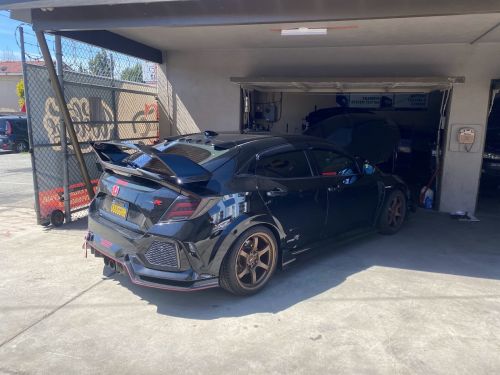 Honda Civic Type R in L&C service bay